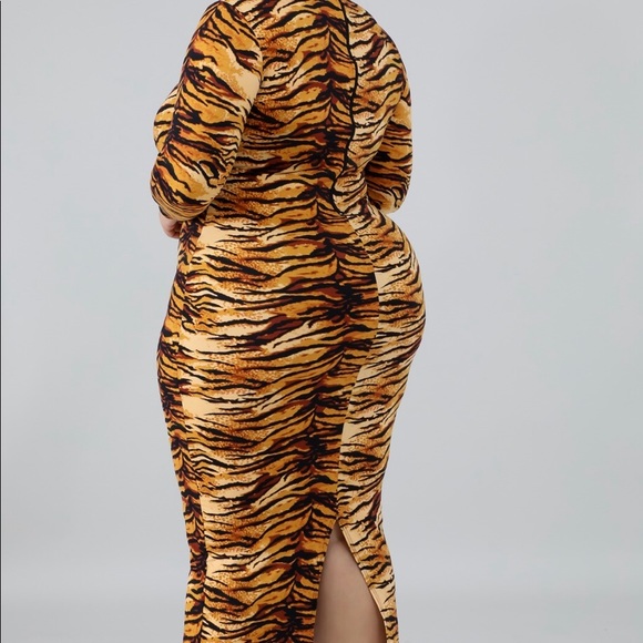 *PLUS SIZE* TIGER STRIPE MIDI DRESS - Picture 2 of 5